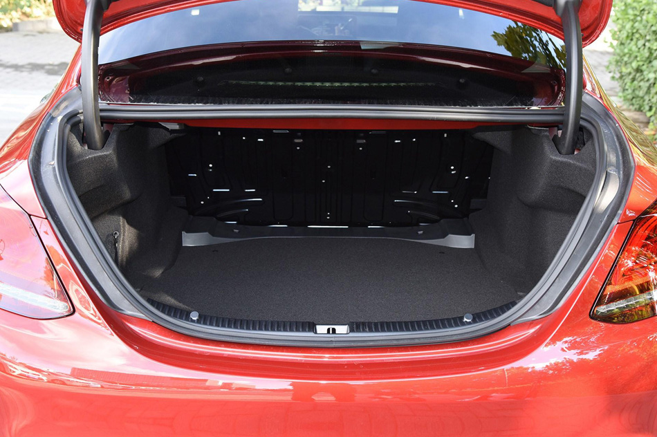 2019款 C 260 L 运动版 座椅空间