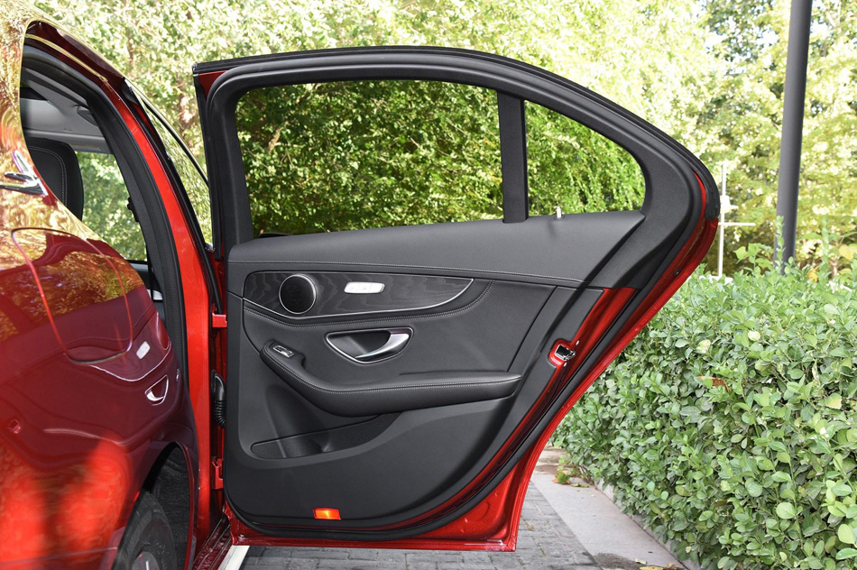 2019款 C 260 L 运动版 座椅空间