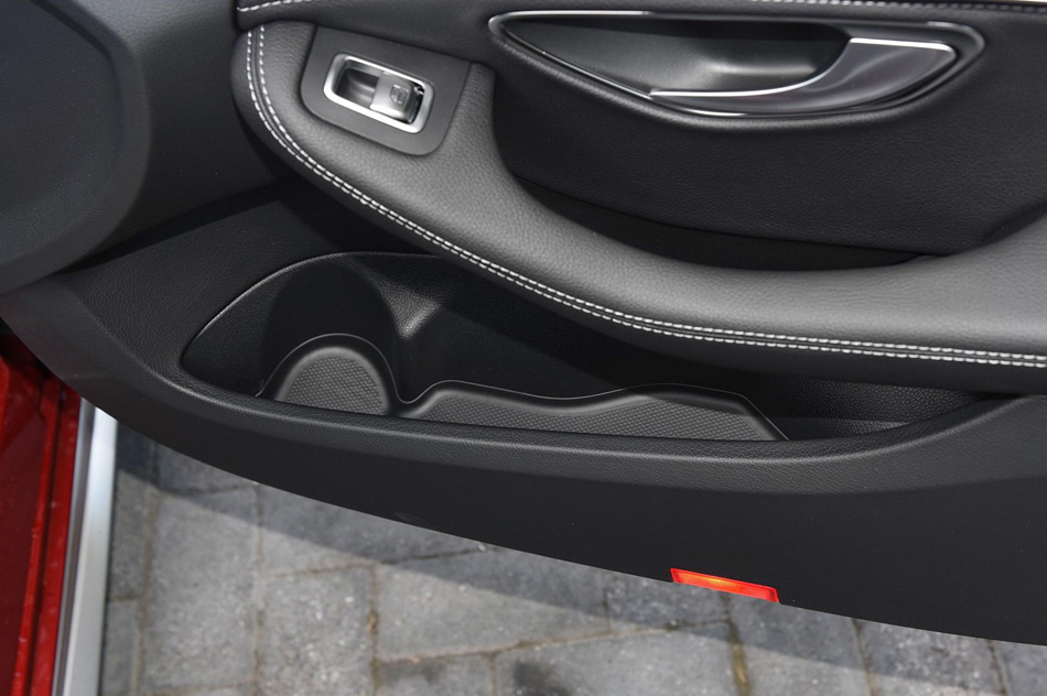 2019款 C 260 L 运动版 座椅空间