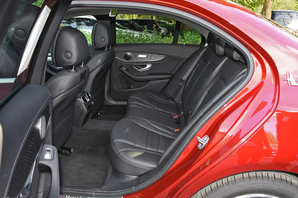2019款 C 260 L 运动版 座椅空间