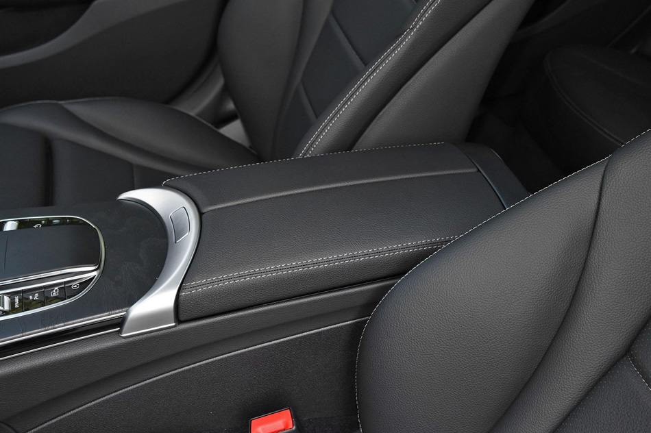 2019款 C 260 L 运动版 座椅空间