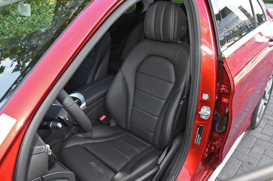 2019款 C 260 L 运动版 座椅空间