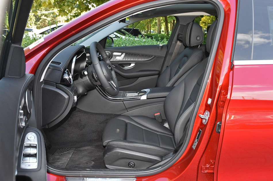 2019款 C 260 L 运动版 座椅空间