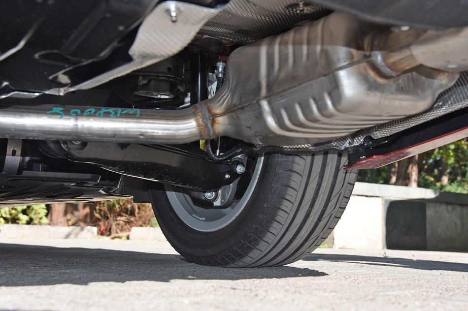 2019款 C 260 L 运动版 引擎底盘