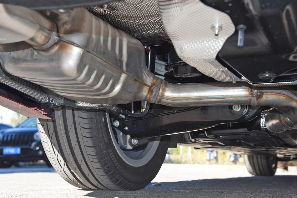 2019款 C 260 L 运动版 引擎底盘