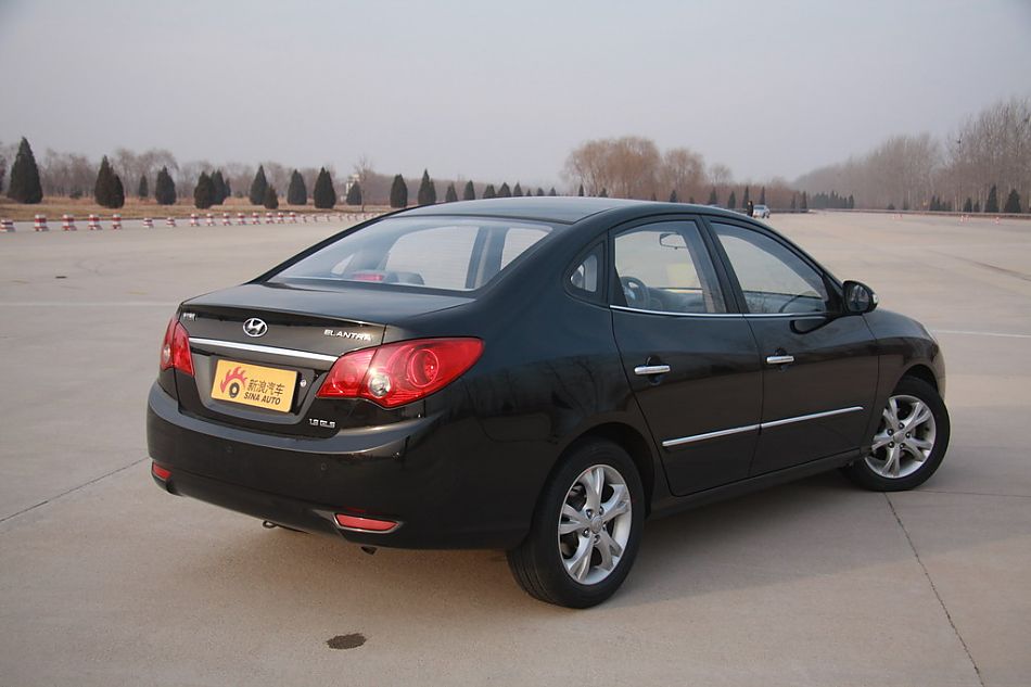 伊兰特悦动实拍图外观