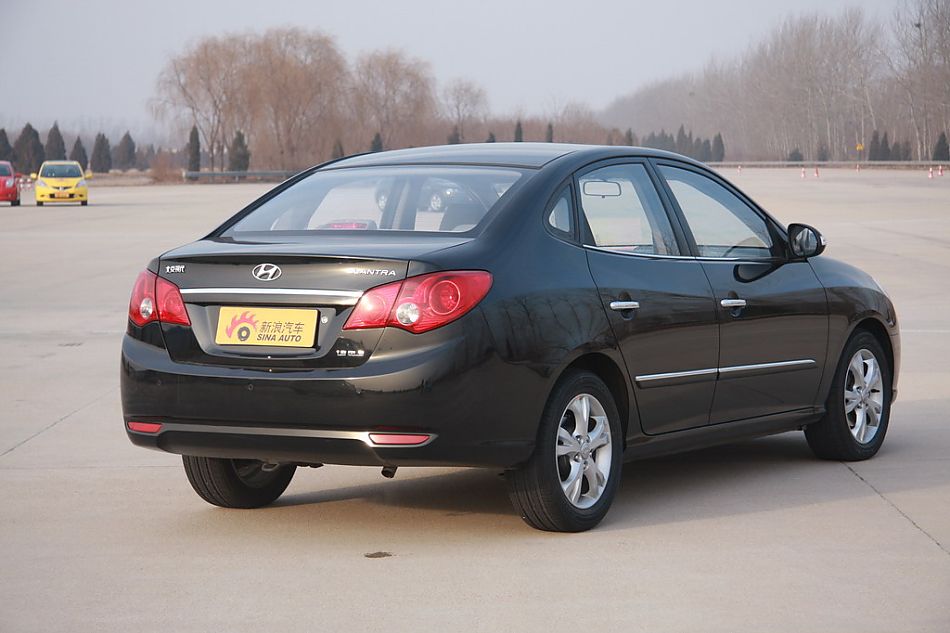 伊兰特悦动实拍图外观