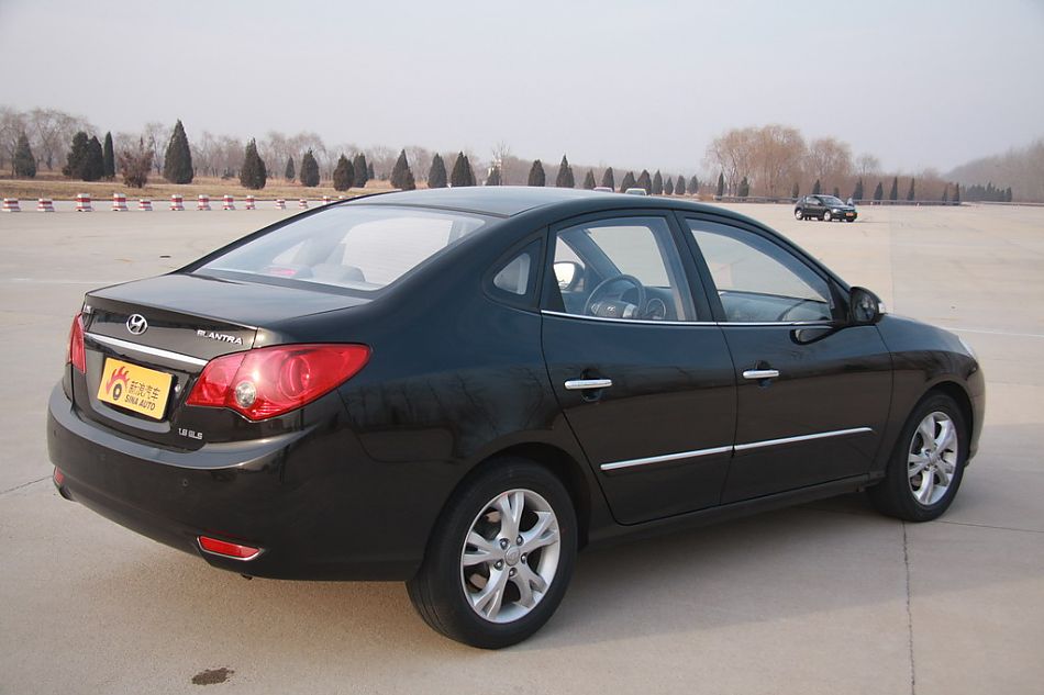 伊兰特悦动实拍图外观