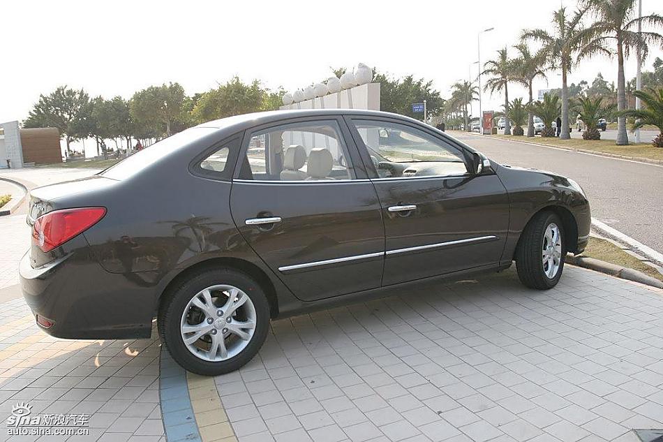 图为悦动外观及细节