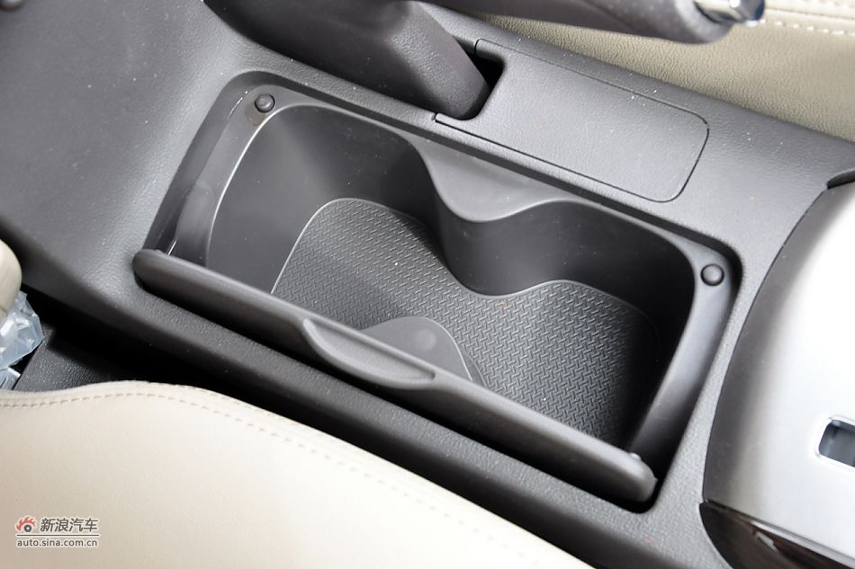 2011款悦动高清到店实拍