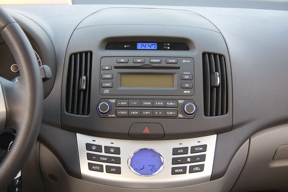 伊兰特悦动试车实拍图内饰