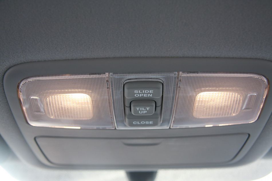 伊兰特悦动试车实拍图内饰