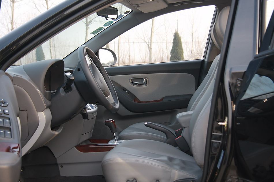 伊兰特悦动试车实拍图内饰