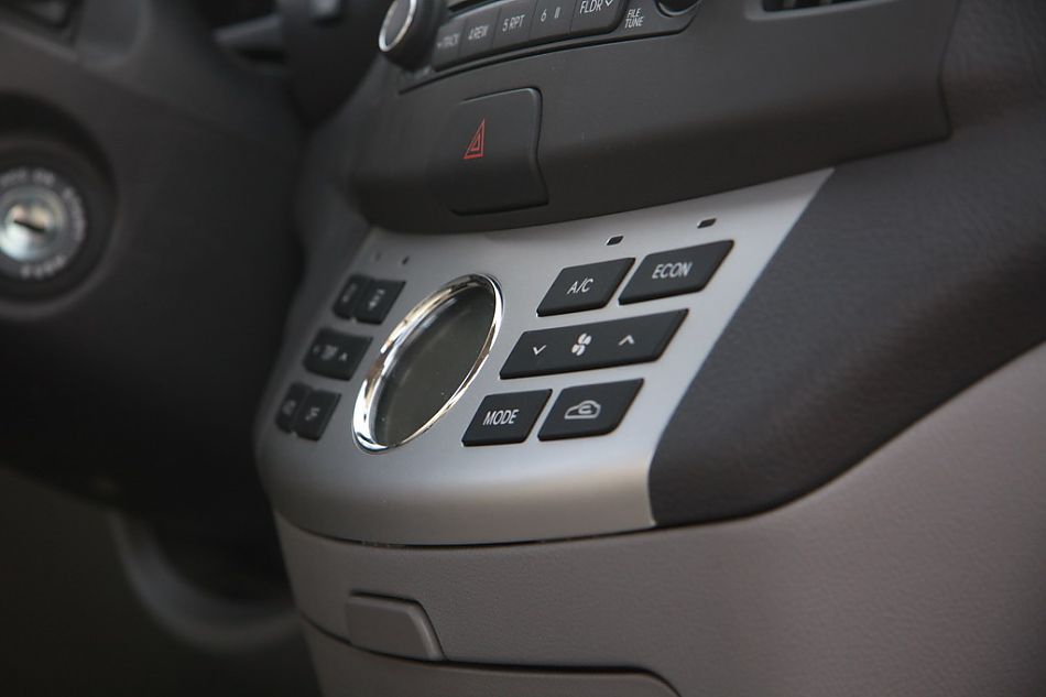 伊兰特悦动试车实拍图内饰