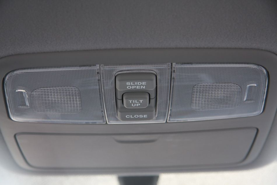 伊兰特悦动试车实拍图内饰