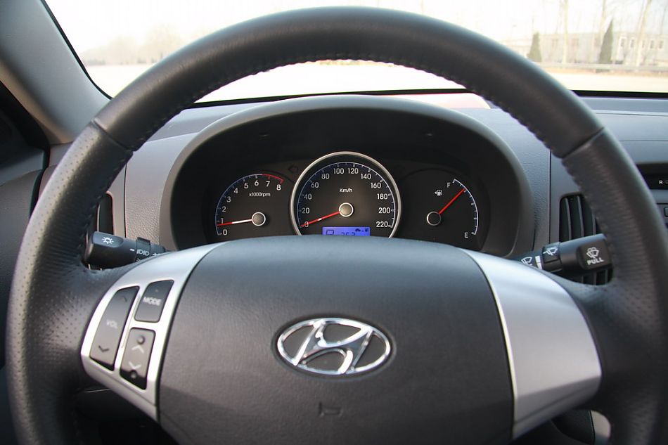 伊兰特悦动试车实拍图内饰