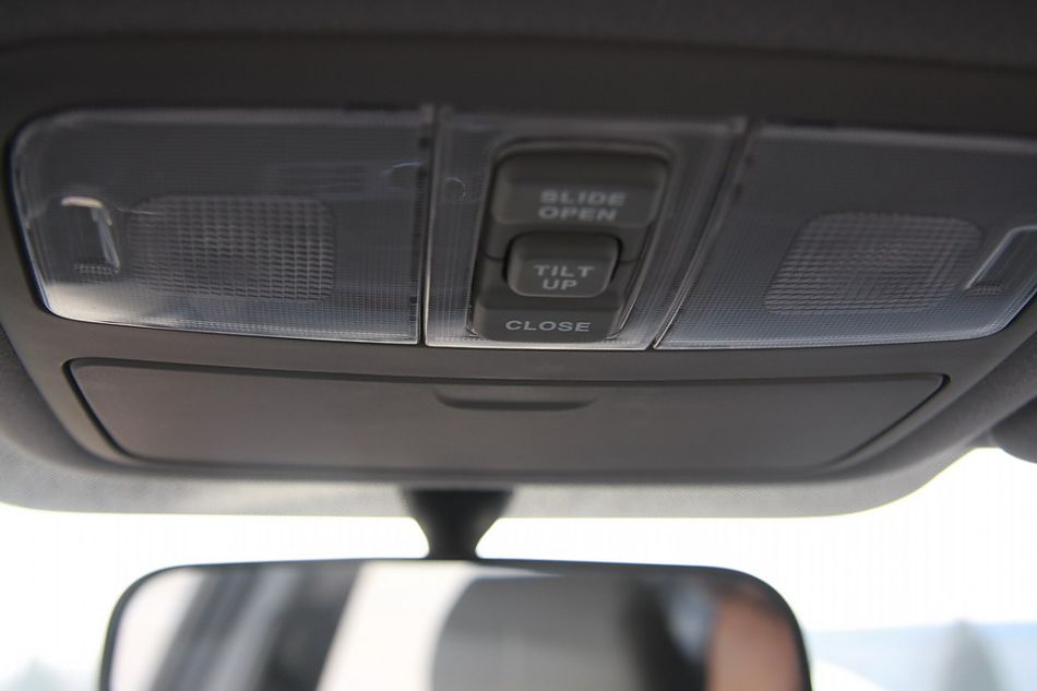 伊兰特悦动试车实拍图内饰