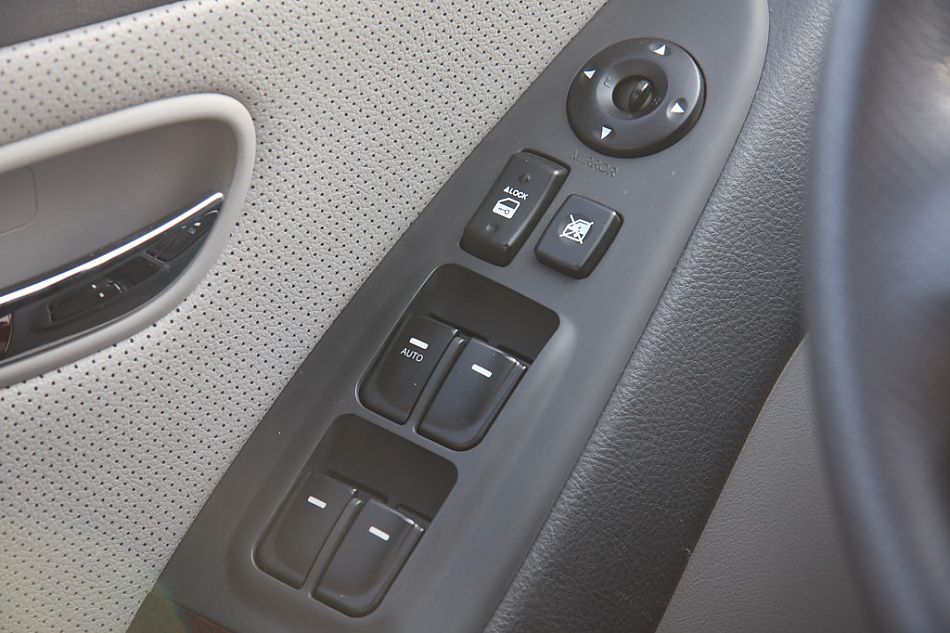 伊兰特悦动试车实拍图内饰