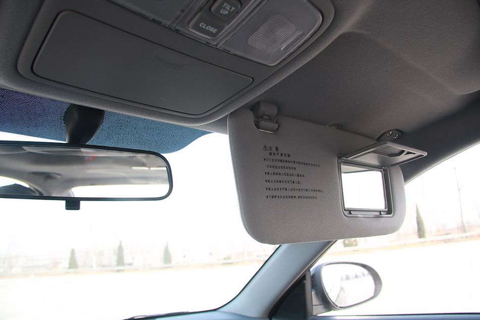 伊兰特悦动试车实拍图内饰