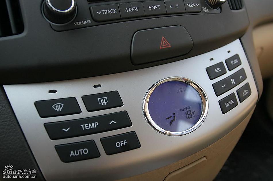 图为悦动内饰及细节