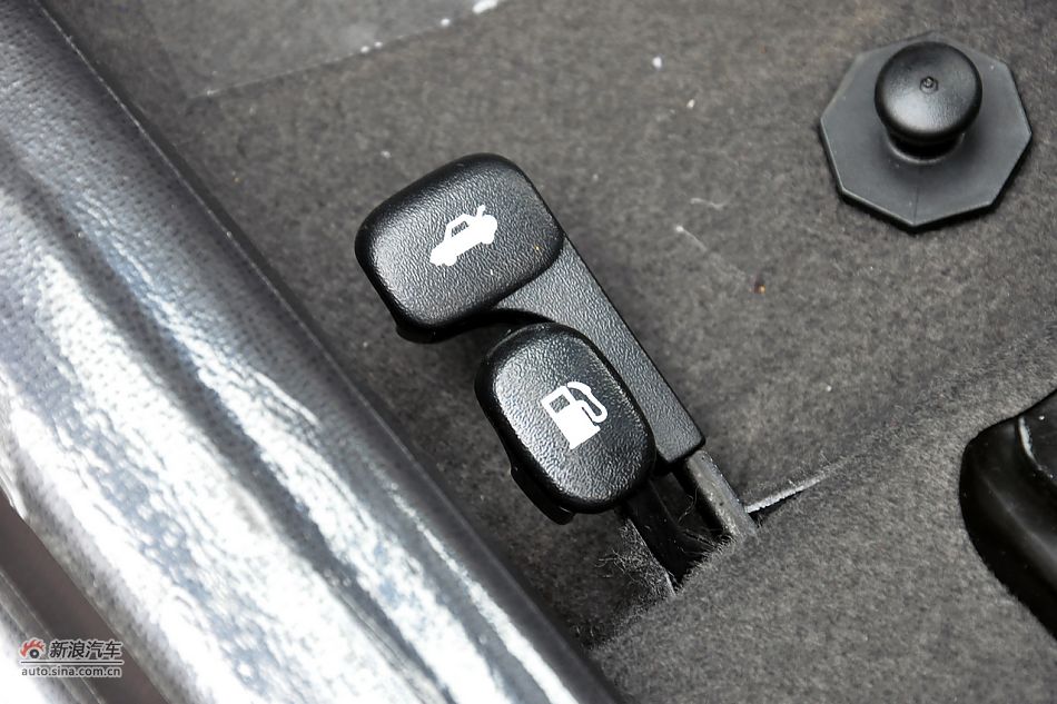 2011款悦动高清到店实拍