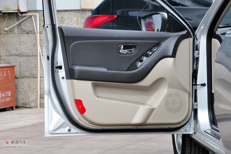 2011款悦动高清到店实拍