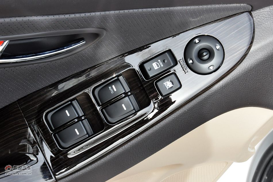 2011款悦动高清到店实拍