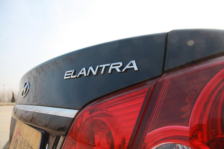 伊兰特悦动实拍图外观