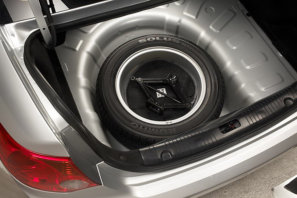 图为伊兰特悦动外观及细节