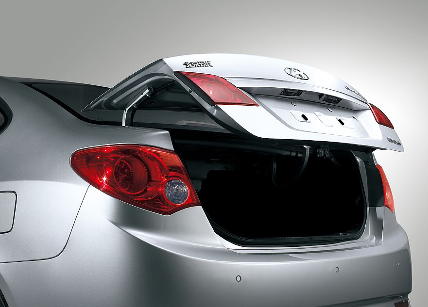 伊兰特悦动-后备厢开启