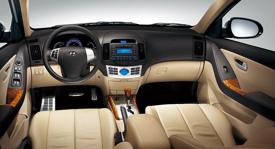 伊兰特悦动内饰