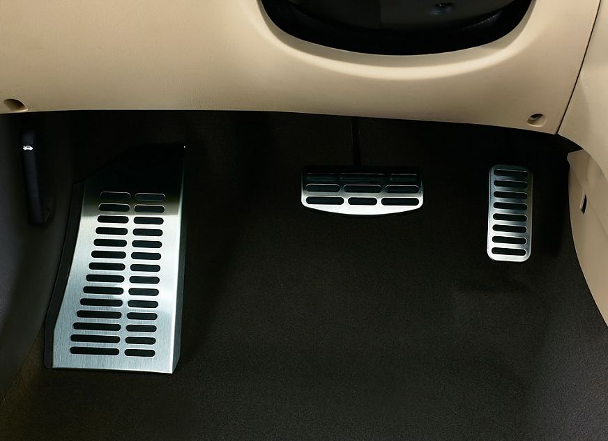 图为伊兰特悦动内饰及细节