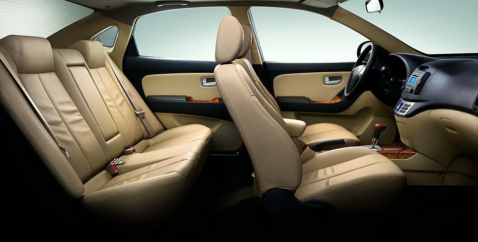 图为伊兰特悦动内饰及细节