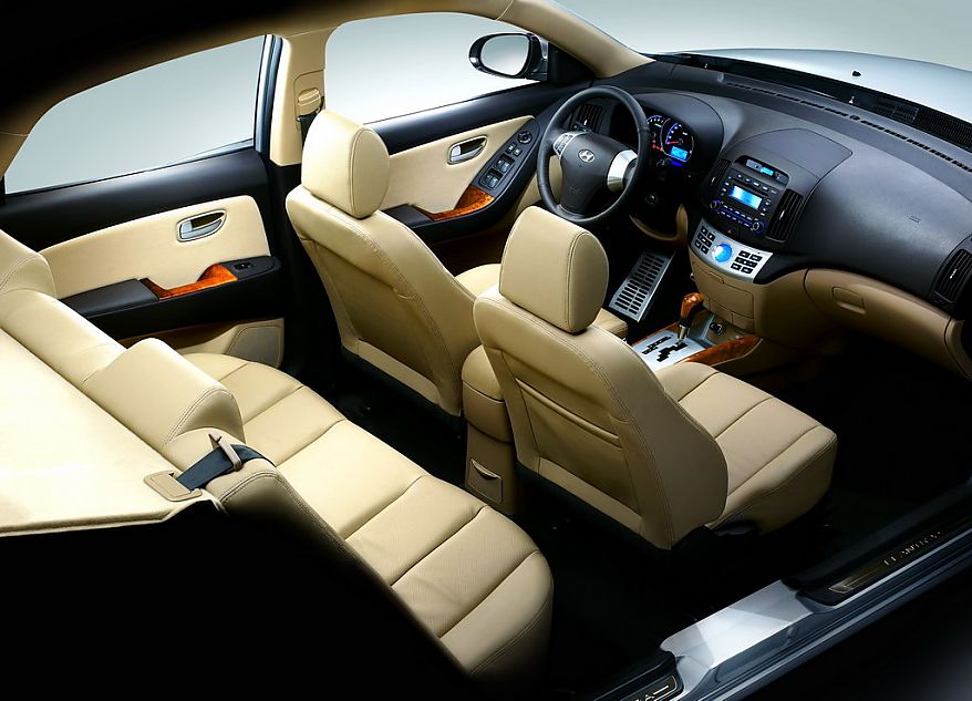 图为伊兰特悦动内饰及细节