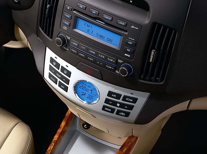 图为伊兰特悦动内饰及细节