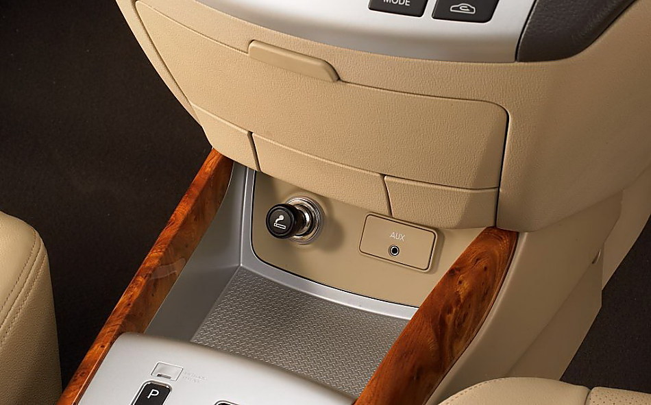 图为伊兰特悦动内饰及细节