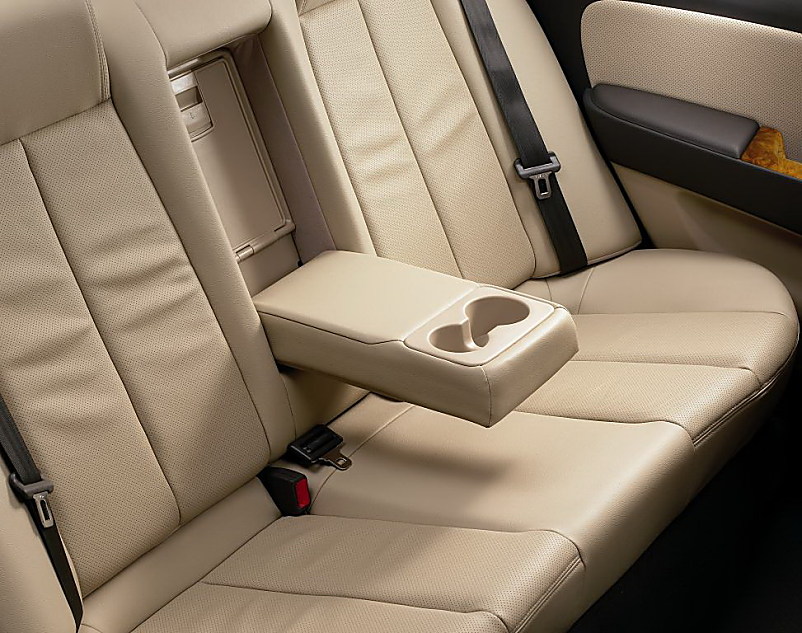 图为伊兰特悦动内饰及细节