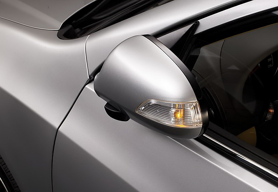 图为伊兰特悦动外观及细节