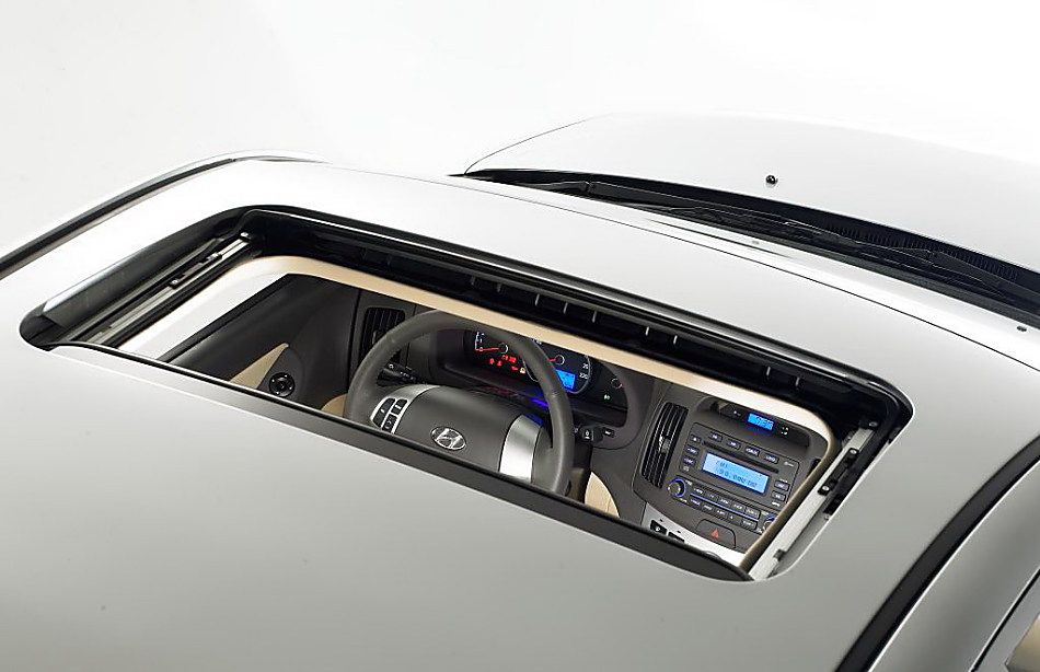 图为伊兰特悦动外观及细节