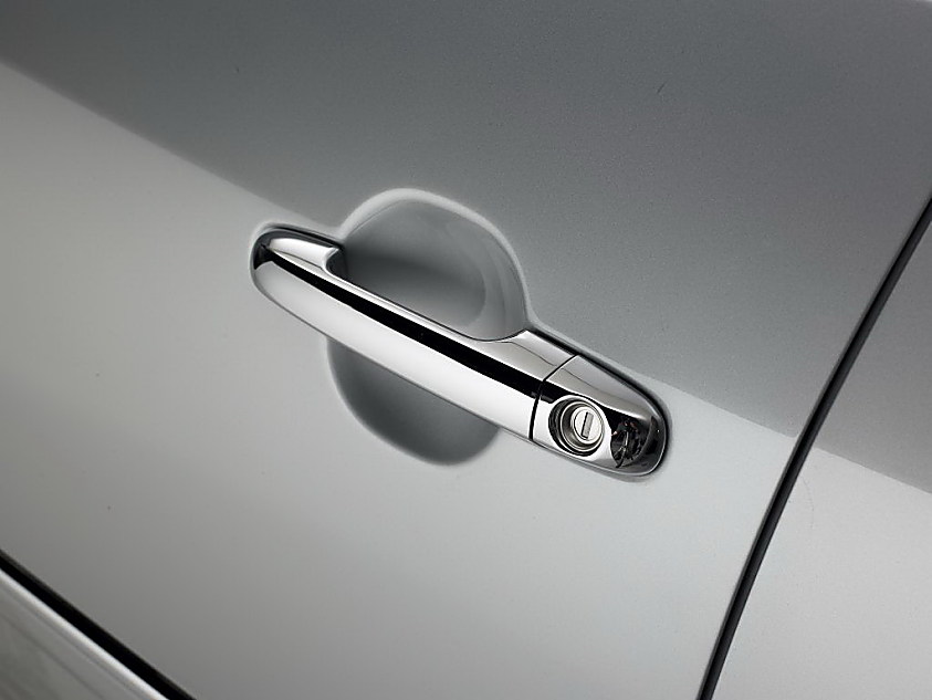 图为伊兰特悦动外观及细节