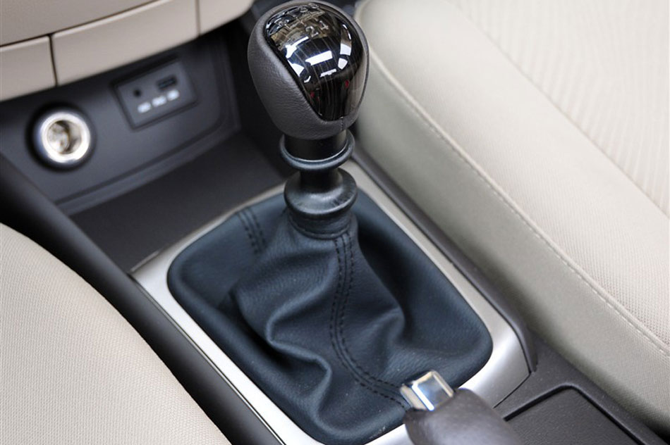 2011款悦动1.6L手动豪华型