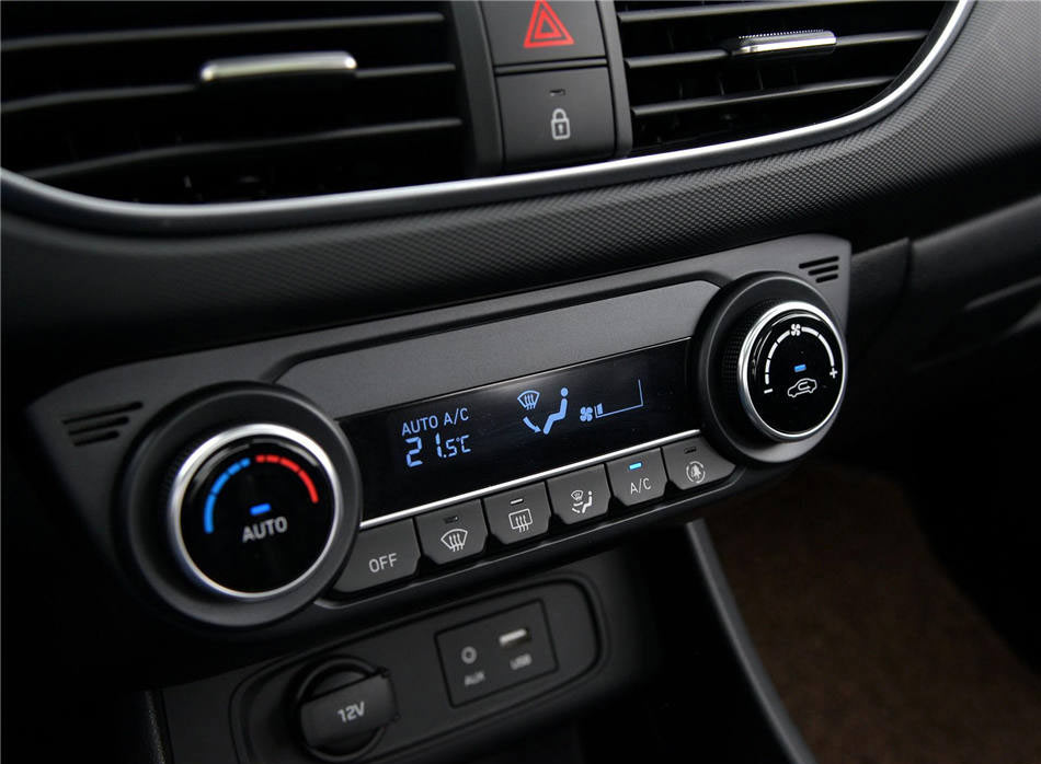 悦动  2017款 1.6L AT DLX 内饰