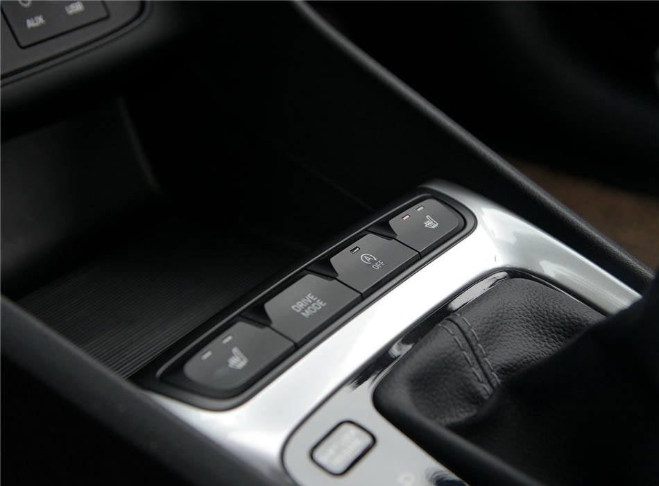 悦动  2017款 1.6L AT DLX 内饰