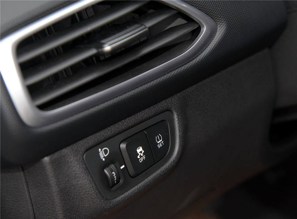 悦动  2017款 1.6L AT DLX 内饰