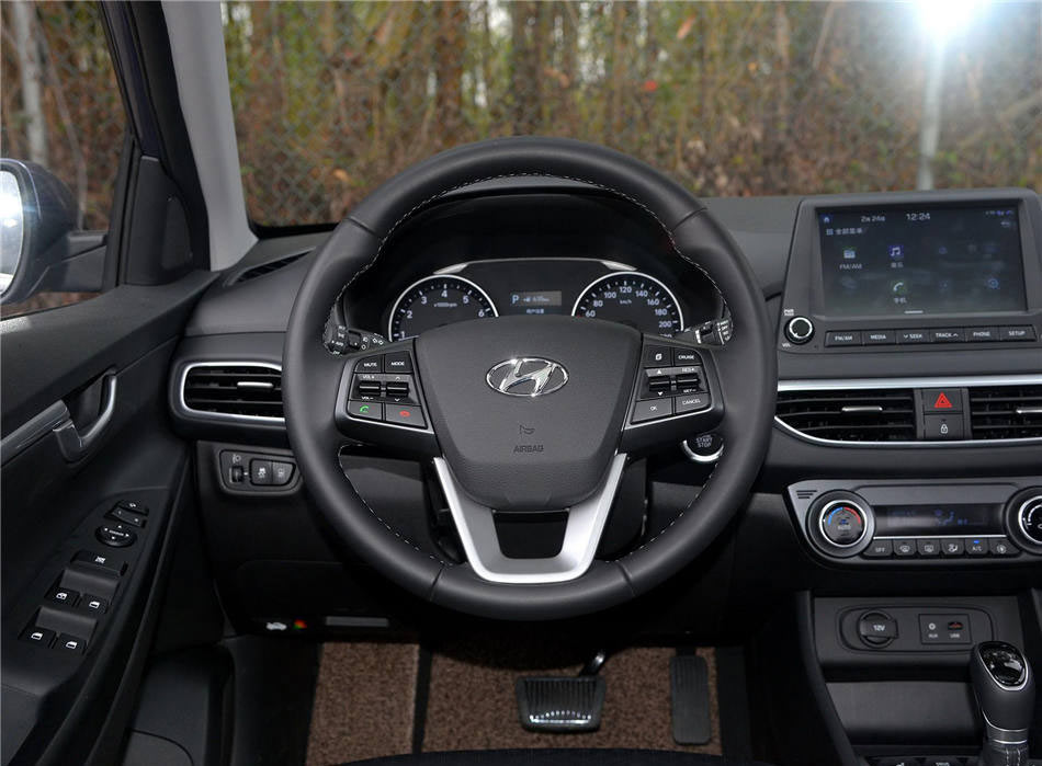 悦动  2017款 1.6L AT DLX 内饰