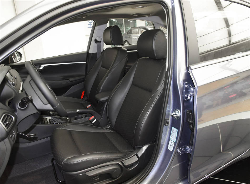 悦动  2017款 1.6L AT DLX 座椅空间