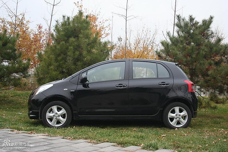 雅力士1.6RS 至尊锐动自动挡车型外观图