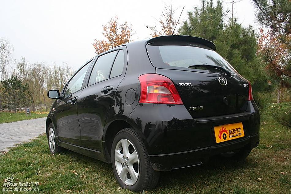 雅力士1.6RS 至尊锐动自动挡车型外观图