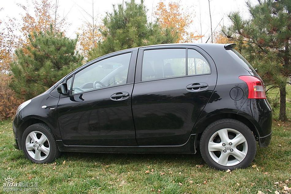 雅力士1.6RS 至尊锐动自动挡车型外观图