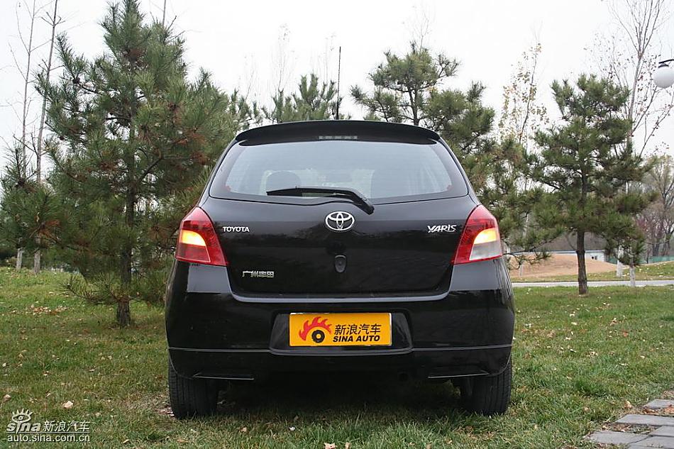 雅力士1.6RS 至尊锐动自动挡车型外观图